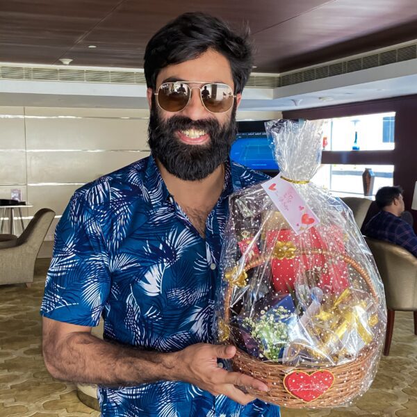 Anniversary gifts hamper for boyfriend