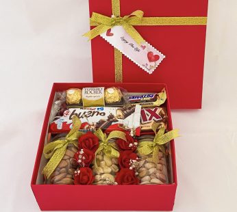Tasteful Yummy gift hampers with delicious Chocolates , Cashew Nuts