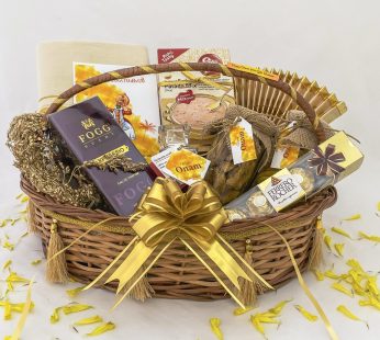 Gift hamper with traditional dress for men Kerala set mund online and more traditional onam gifts