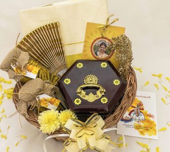 Traditional Onam gifts hamper for wife/Girlfriend/sister with Kerala saree and Jewellery box