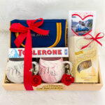 Anniversary gift hampers for couples
