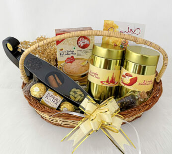 Amazing Onam gift hampers with Spices boat and jaggery chips
