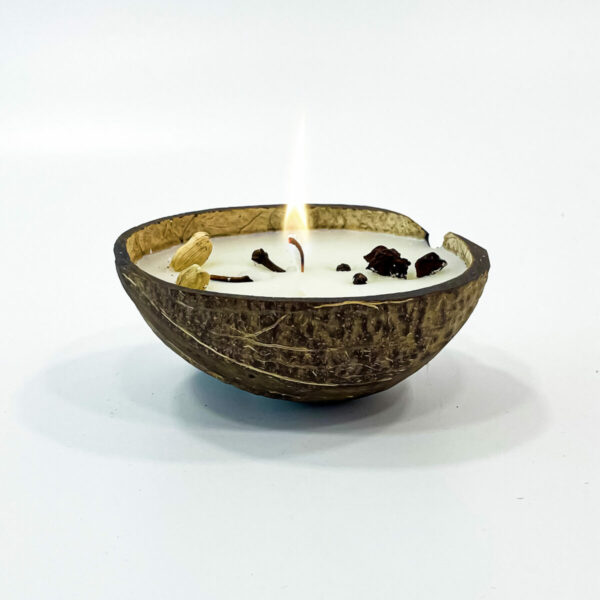 Coconut shell spices candle