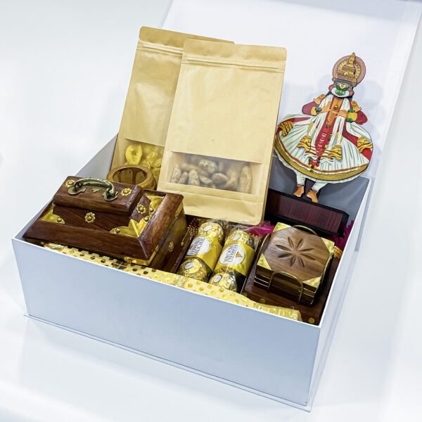 Premium Onam gifts for women contain Kerala saree, jewellery box, and more exciting gifts - Image 2