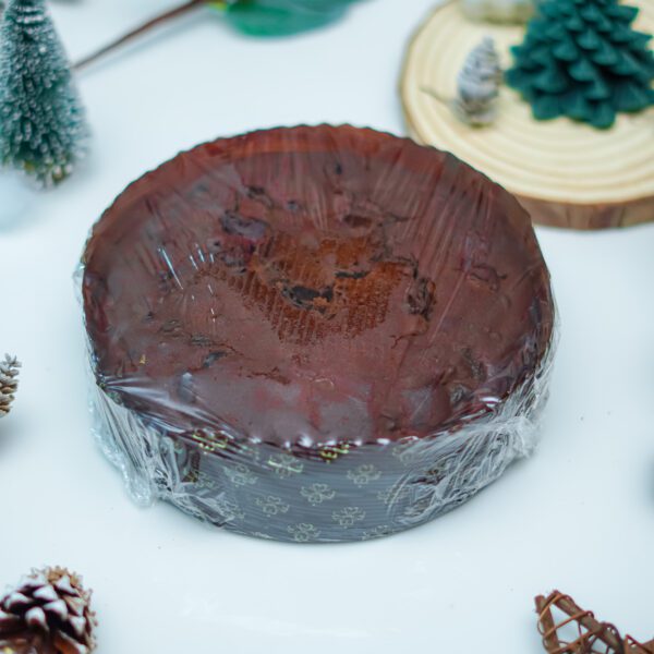 Delight in Every Slice with Festive 900g Round Christmas Cake with Xmas Tag - Image 5