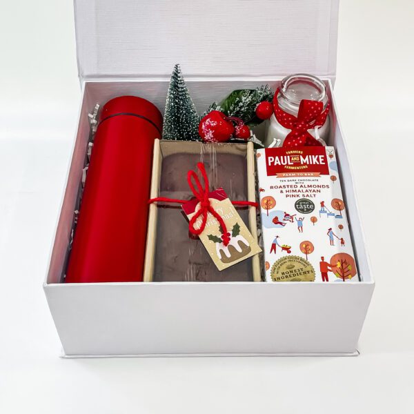 Alluring New Year gift hamper for employees filled with LED bottle gifts and chocolates - Image 4
