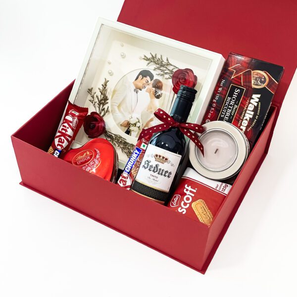 Personalized love gifts filled with photo frames, chocolates, and more - Image 3