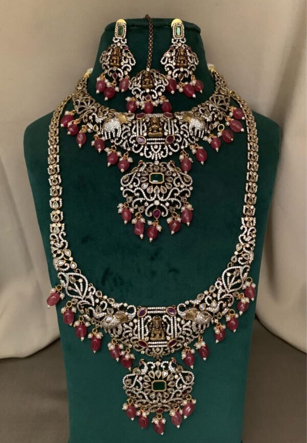 Regal Green Accents: Luxurious Imitation Jewelry Set - Image 2