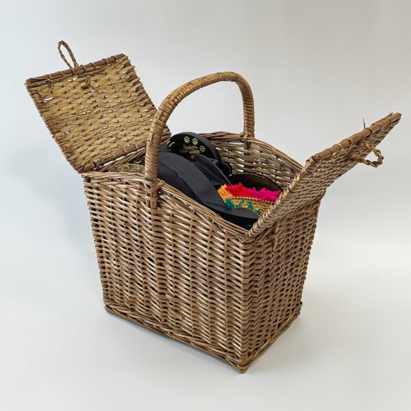 Elegant Traditional Kerala Gift Hampers: Exquisite Treasures and Delightful Surprises - Image 2