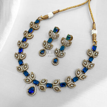 Blue Serenity Choker – Elegant Sapphire Crystal Charm