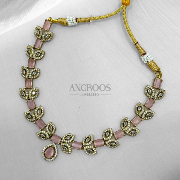 Rose Glow Necklace Set – Elegant Crystal Radiance - Image 2