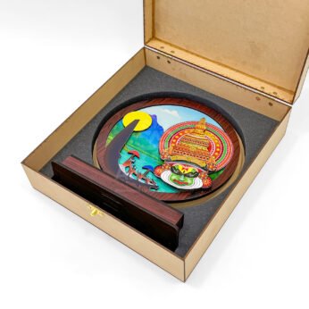 Kerala Kathakali Cultural Gift – Round Wooden Art with Snake Boat Scene