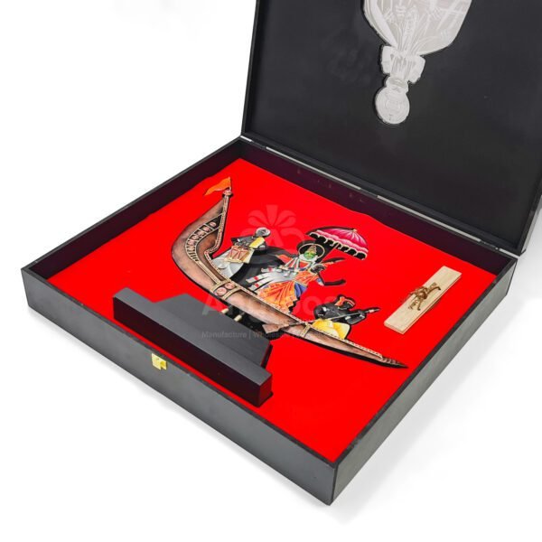 Exquisite Onam Gift Box with Snake Boat Kathakali Dancers & Ezhuthola - Image 2