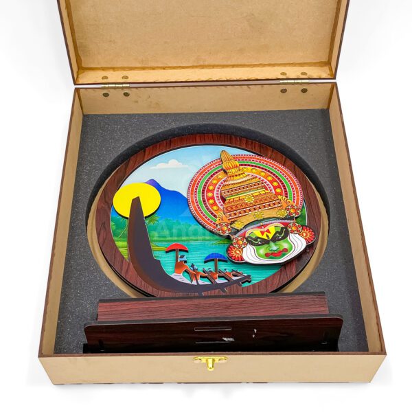 Kerala Kathakali Cultural Gift – Round Wooden Art with Snake Boat Scene - Image 2