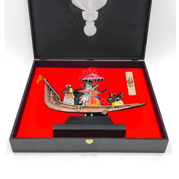 Exquisite Onam Gift Box with Snake Boat Kathakali Dancers & Ezhuthola - Image 3