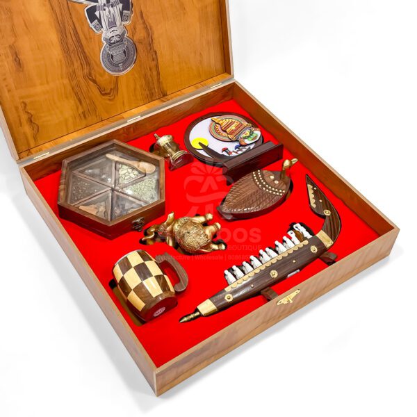 Premium Kerala Tradition Gift Hamper – Handcrafted Décor & Souvenirs in Wooden Box - Image 3