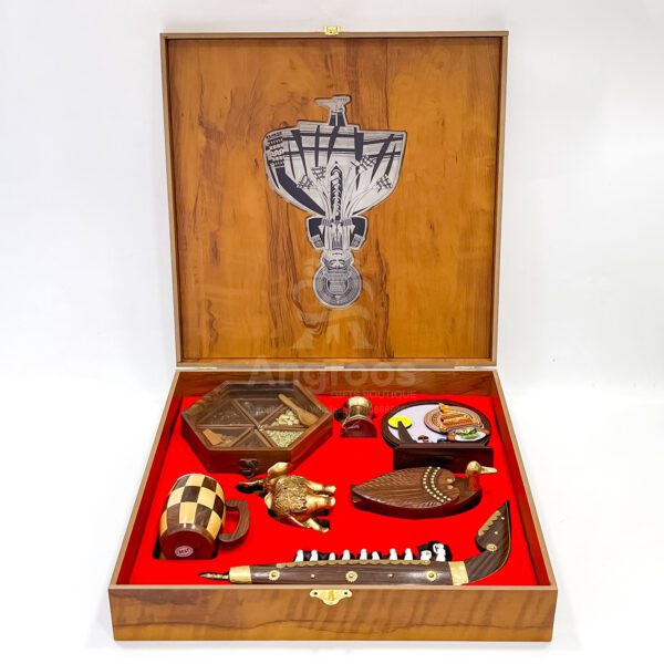 Premium Kerala Tradition Gift Hamper – Handcrafted Décor & Souvenirs in Wooden Box - Image 4