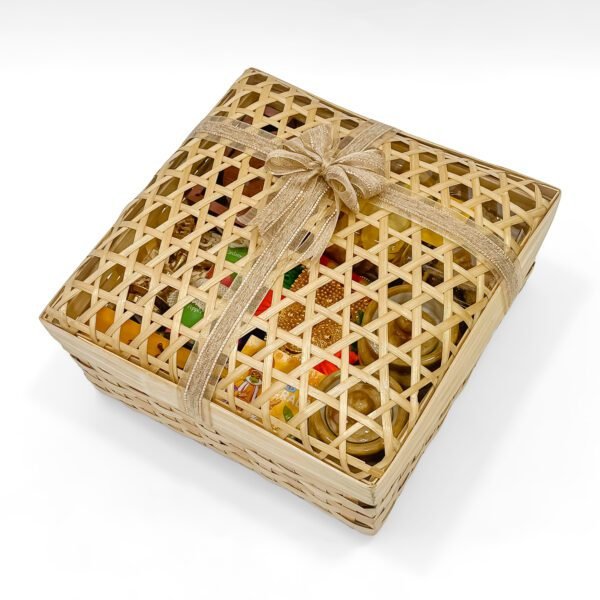 Onam Gifts Basket with Nettipattam, Spices & Kerala Snacks - Image 4
