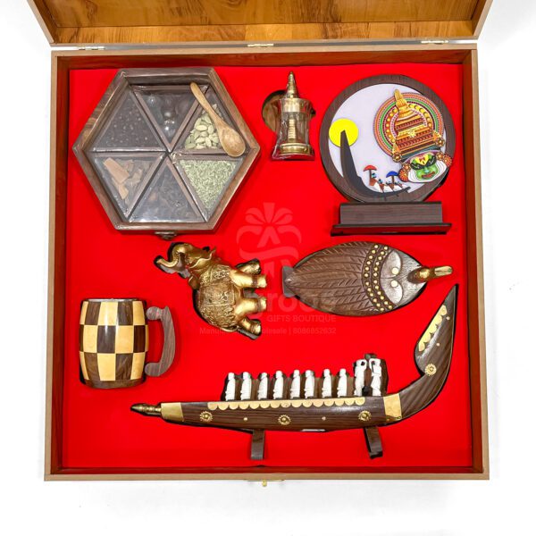 Premium Kerala Tradition Gift Hamper – Handcrafted Décor & Souvenirs in Wooden Box - Image 5