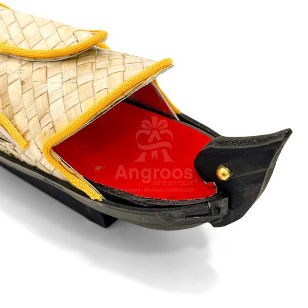 Handcrafted Kerala Houseboat Showpiece – Canoe Model with Coir Detailing (10 Inch) - Image 5